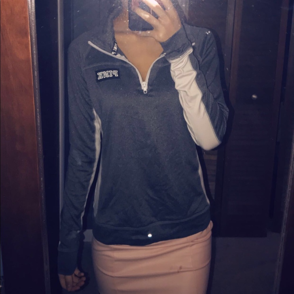 New Victoria’s Secret Pink Ultimate grey Halfzip!!